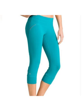 NWT Athleta Relay Capri size XS teal wicking breathable reflective mid rise